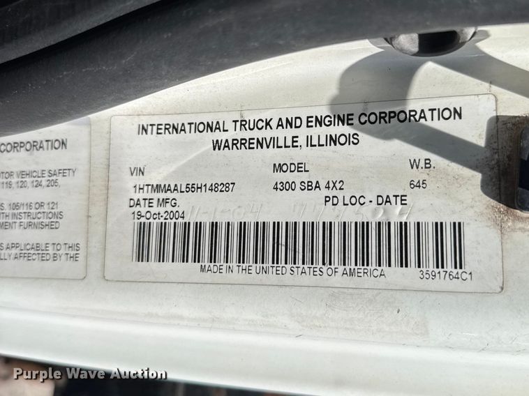 image for item FB7173 2005 International 4300 flatbed truck