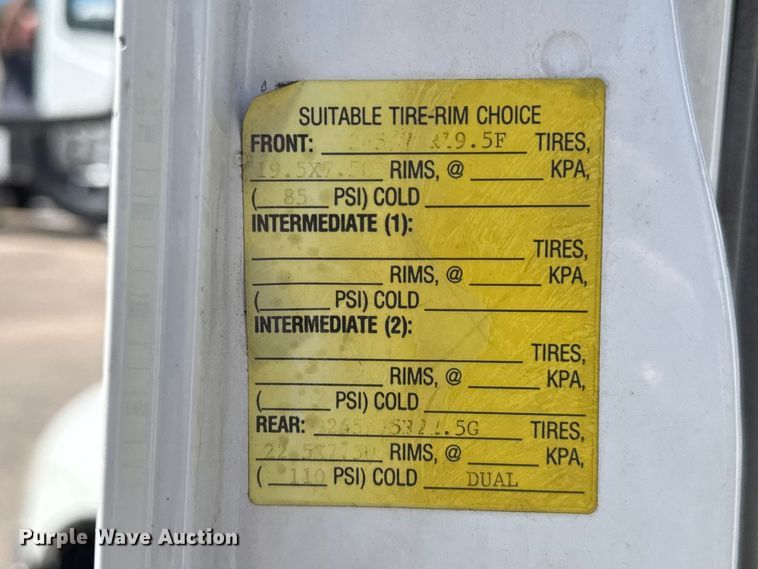 image for item FB7173 2005 International 4300 flatbed truck