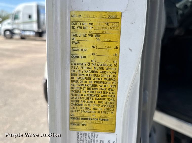 image for item FB7173 2005 International 4300 flatbed truck