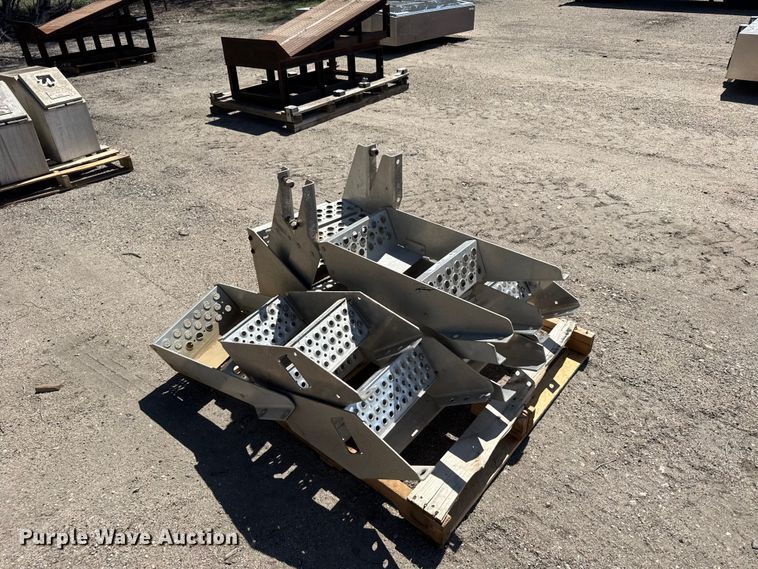 image for item FB7180 Truck steps