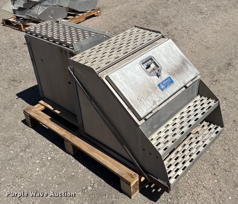 image for item FB7181 (2) Merritt step boxes