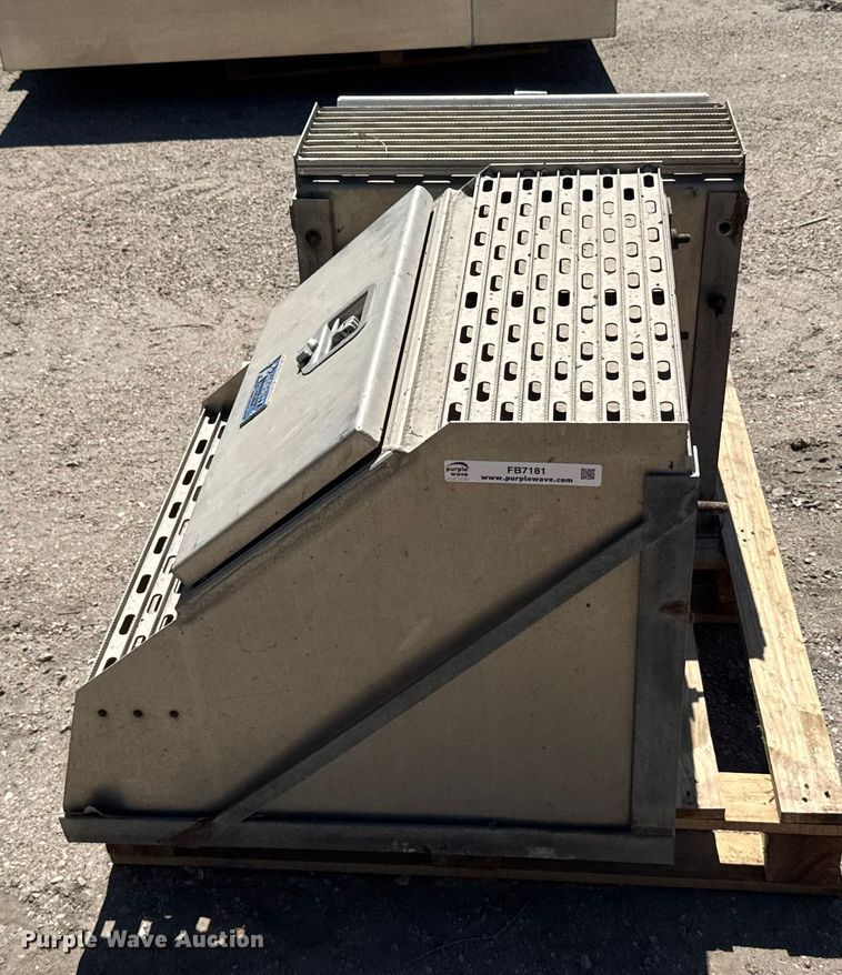 image for item FB7181 (2) Merritt step boxes