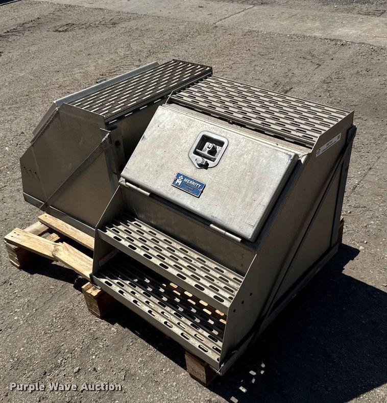 image for item FB7181 (2) Merritt step boxes