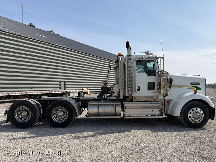 image for item FB8033 2010 Kenworth W900 semi truck