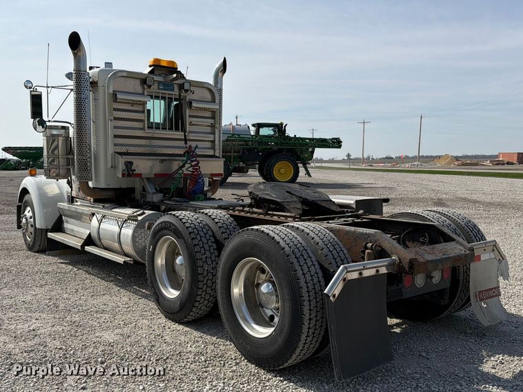image for item FB8033 2010 Kenworth W900 semi truck