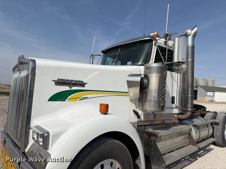 image for item FB8033 2010 Kenworth W900 semi truck