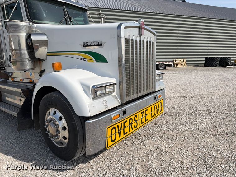image for item FB8033 2010 Kenworth W900 semi truck