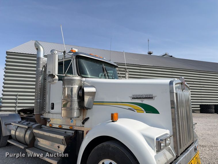 image for item FB8033 2010 Kenworth W900 semi truck