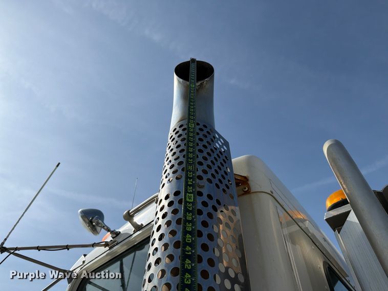 image for item FB8033 2010 Kenworth W900 semi truck