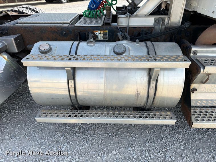 image for item FB8033 2010 Kenworth W900 semi truck