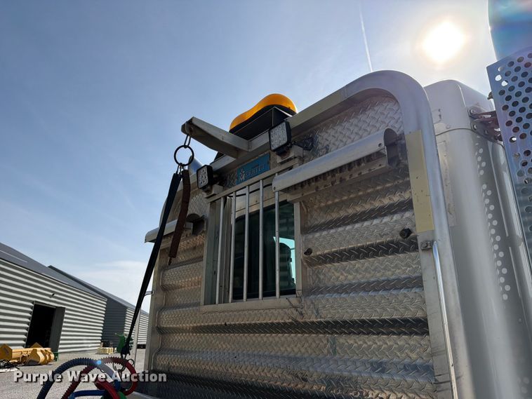 image for item FB8033 2010 Kenworth W900 semi truck