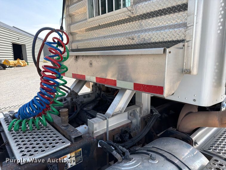 image for item FB8033 2010 Kenworth W900 semi truck