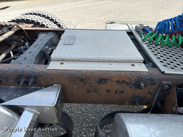 image for item FB8033 2010 Kenworth W900 semi truck