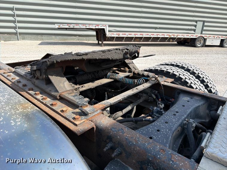 image for item FB8033 2010 Kenworth W900 semi truck