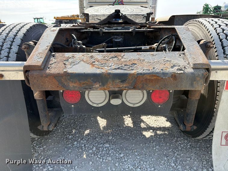 image for item FB8033 2010 Kenworth W900 semi truck