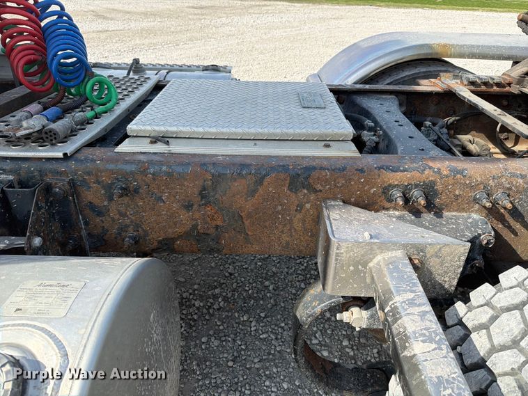 image for item FB8033 2010 Kenworth W900 semi truck