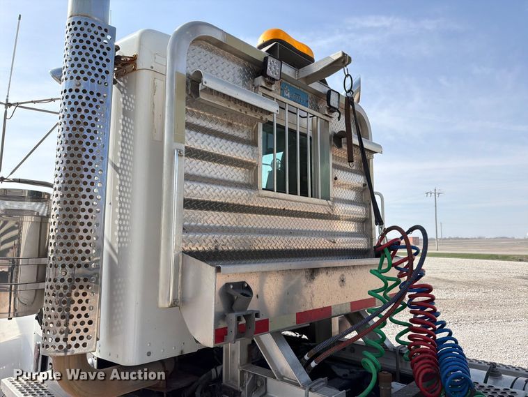 image for item FB8033 2010 Kenworth W900 semi truck