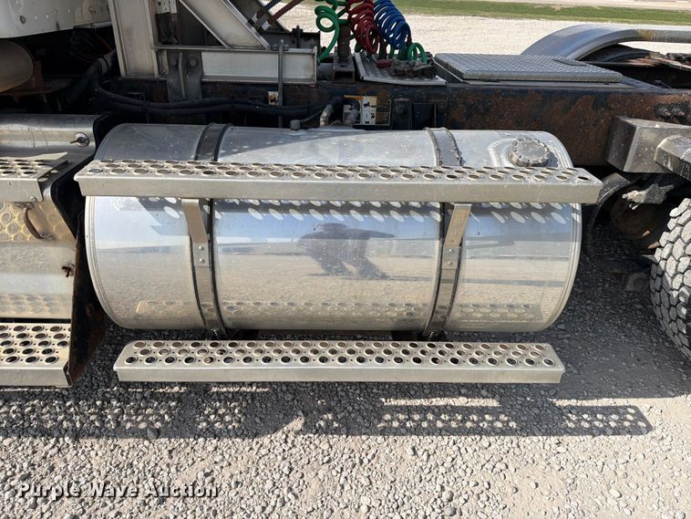 image for item FB8033 2010 Kenworth W900 semi truck