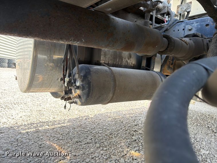 image for item FB8033 2010 Kenworth W900 semi truck