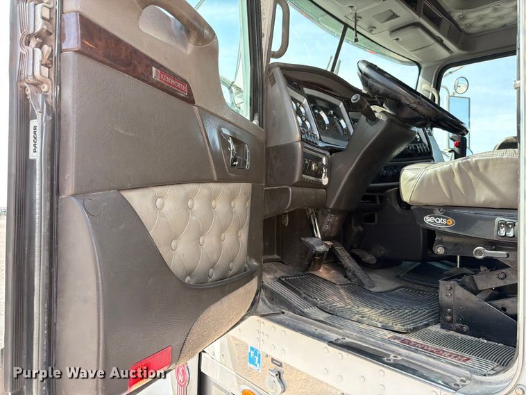 image for item FB8033 2010 Kenworth W900 semi truck