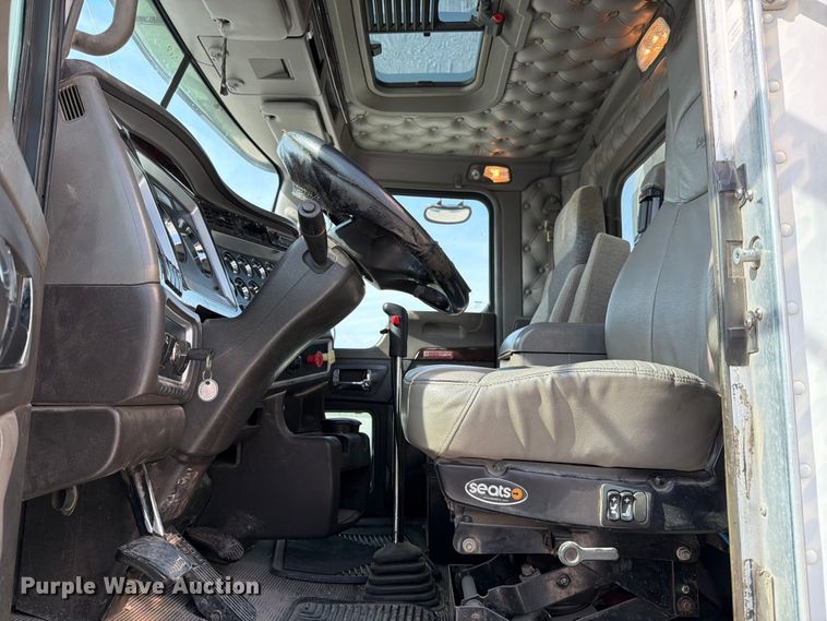 image for item FB8033 2010 Kenworth W900 semi truck