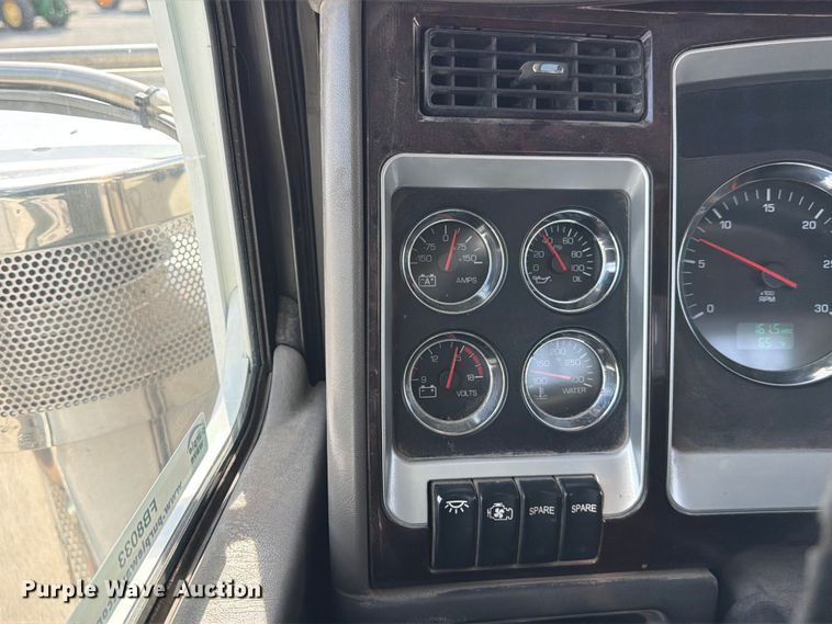 image for item FB8033 2010 Kenworth W900 semi truck