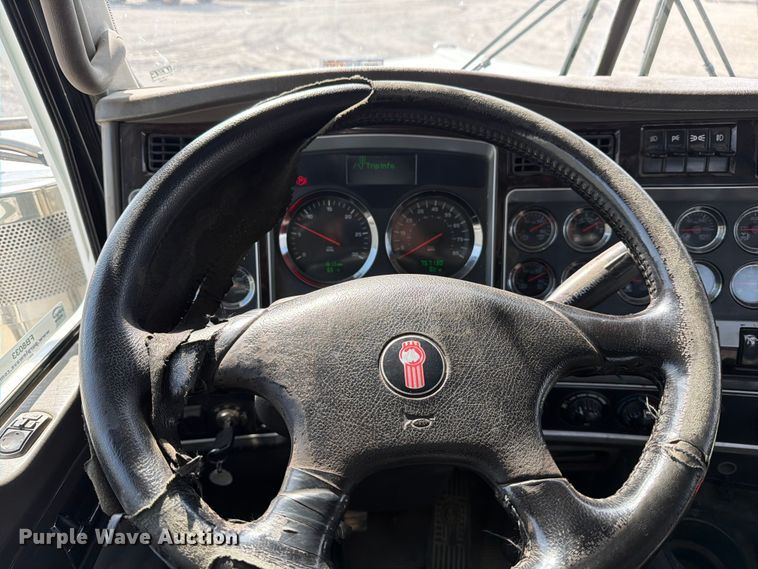 image for item FB8033 2010 Kenworth W900 semi truck
