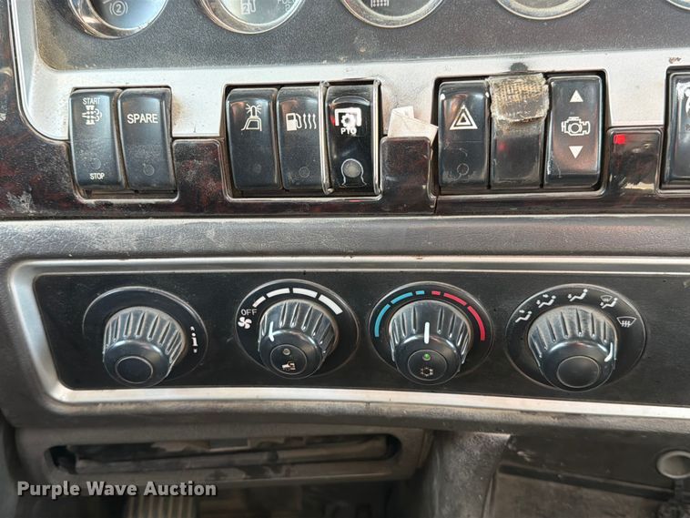 image for item FB8033 2010 Kenworth W900 semi truck