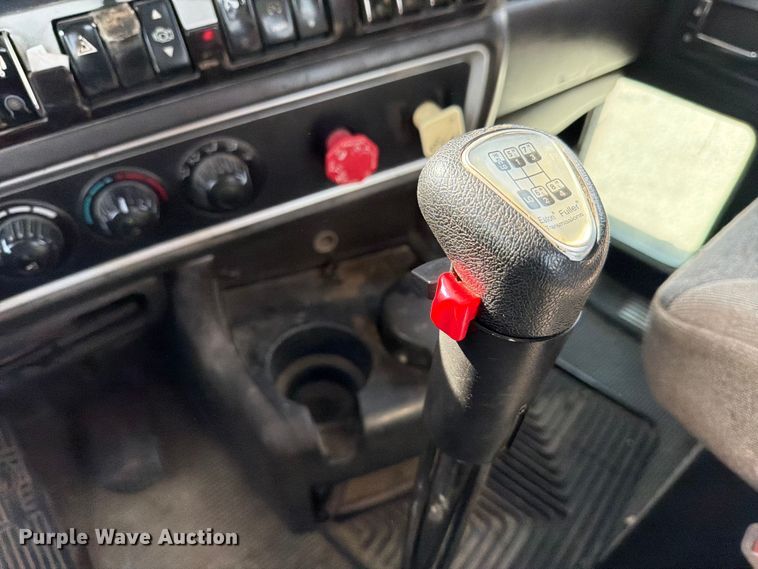 image for item FB8033 2010 Kenworth W900 semi truck