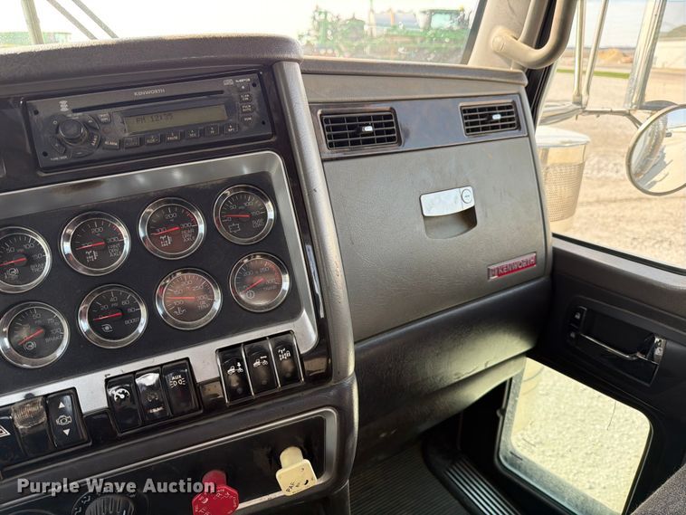 image for item FB8033 2010 Kenworth W900 semi truck