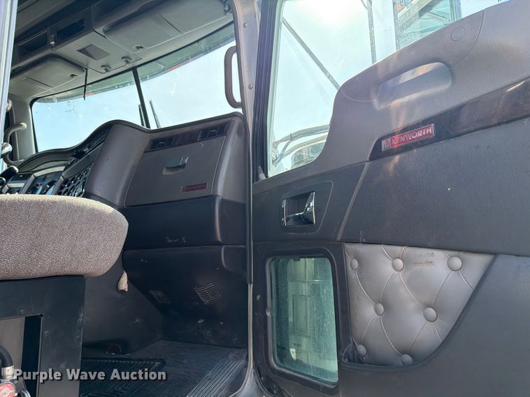 image for item FB8033 2010 Kenworth W900 semi truck