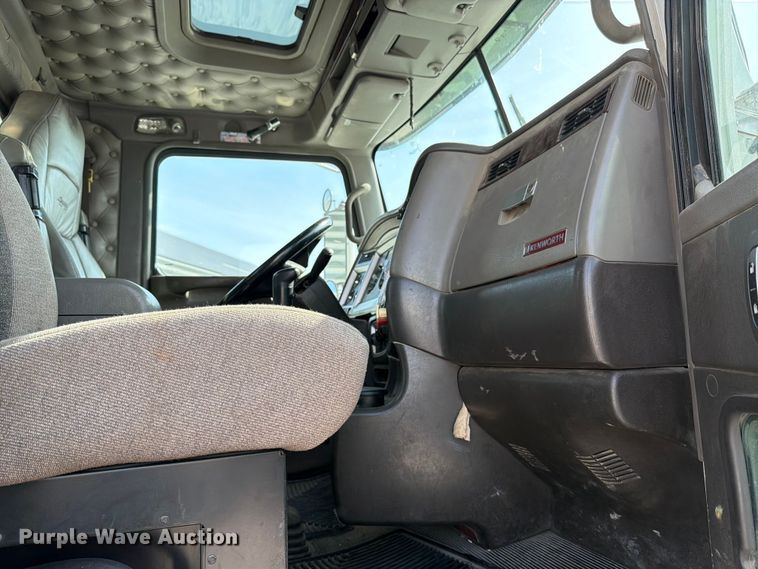 image for item FB8033 2010 Kenworth W900 semi truck