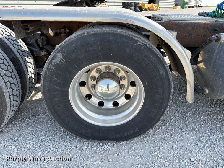 image for item FB8033 2010 Kenworth W900 semi truck