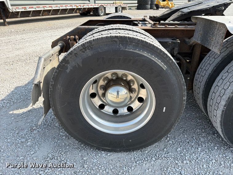 image for item FB8033 2010 Kenworth W900 semi truck