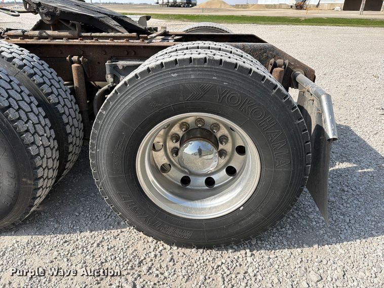 image for item FB8033 2010 Kenworth W900 semi truck