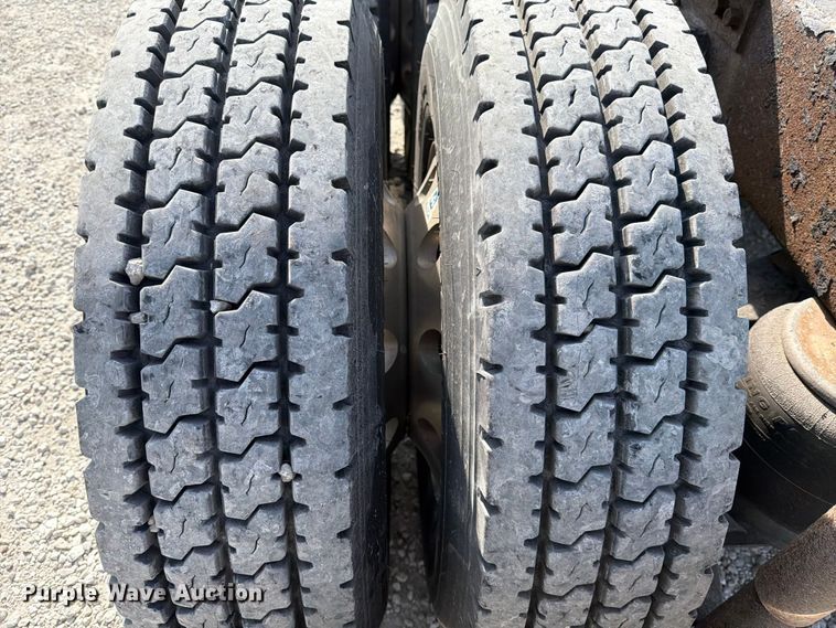 image for item FB8033 2010 Kenworth W900 semi truck