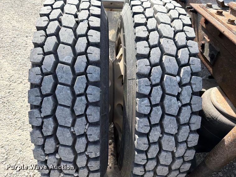 image for item FB8033 2010 Kenworth W900 semi truck