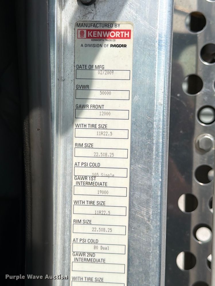 image for item FB8033 2010 Kenworth W900 semi truck