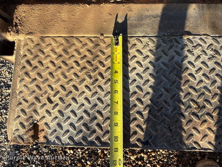 image for item FC2110 Brown box truck bed