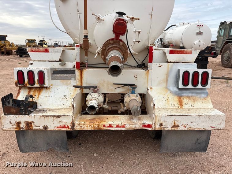 image for item FC2166 1995 Overland 259 tank trailer