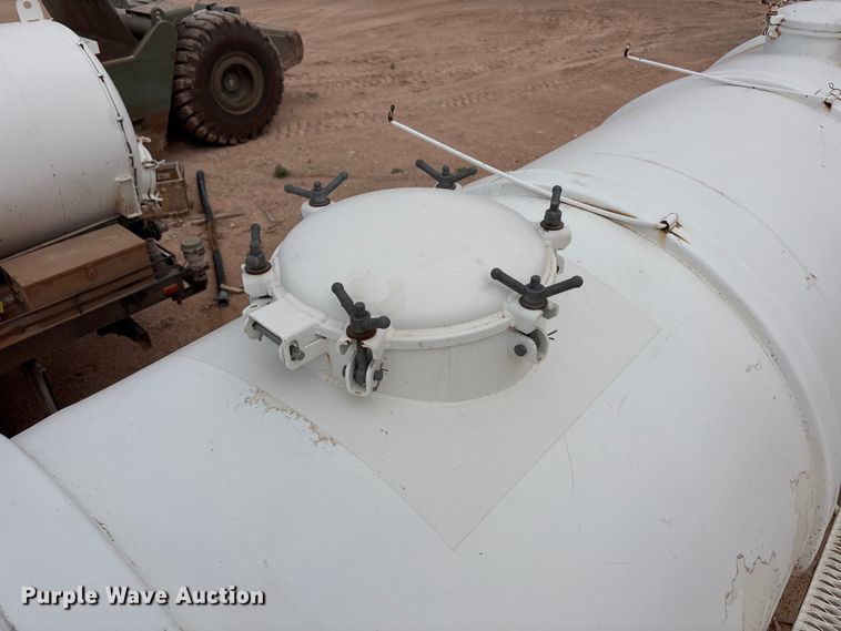 image for item FC2166 1995 Overland 259 tank trailer