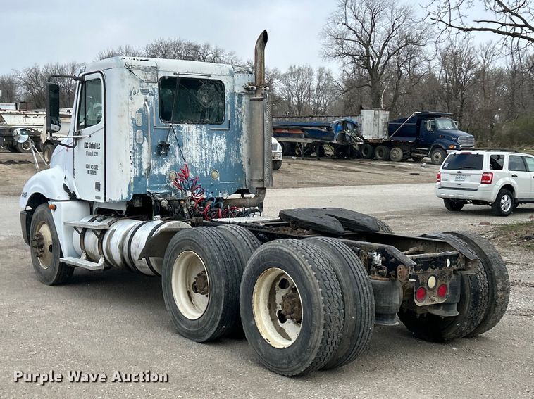 image for item FC5204 2006 Freightliner Columbia semi truck