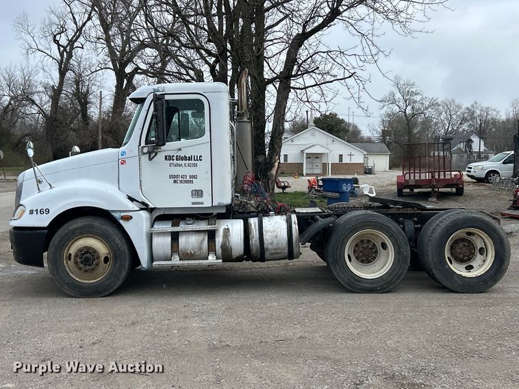image for item FC5204 2006 Freightliner Columbia semi truck