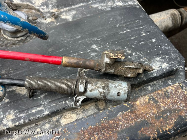 image for item FC5204 2006 Freightliner Columbia semi truck