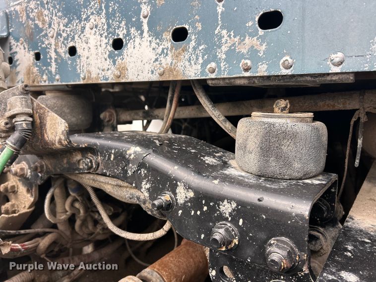 image for item FC5204 2006 Freightliner Columbia semi truck