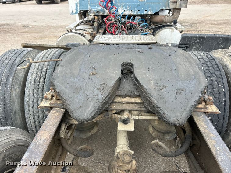 image for item FC5204 2006 Freightliner Columbia semi truck