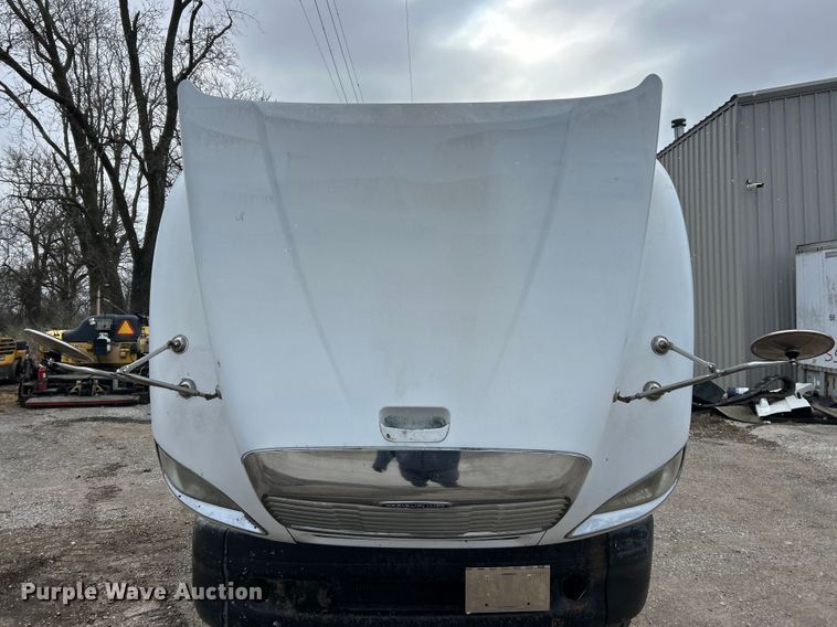 image for item FC5204 2006 Freightliner Columbia semi truck