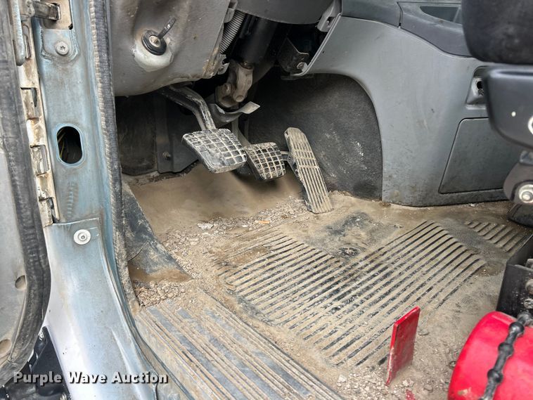 image for item FC5204 2006 Freightliner Columbia semi truck