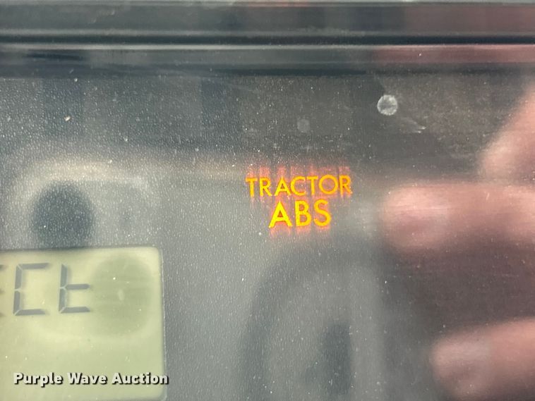 image for item FC5204 2006 Freightliner Columbia semi truck