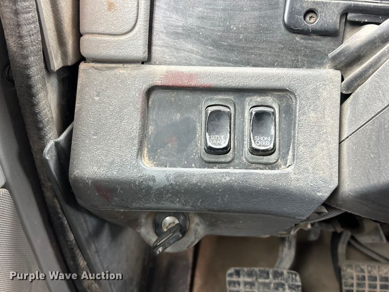 image for item FC5204 2006 Freightliner Columbia semi truck